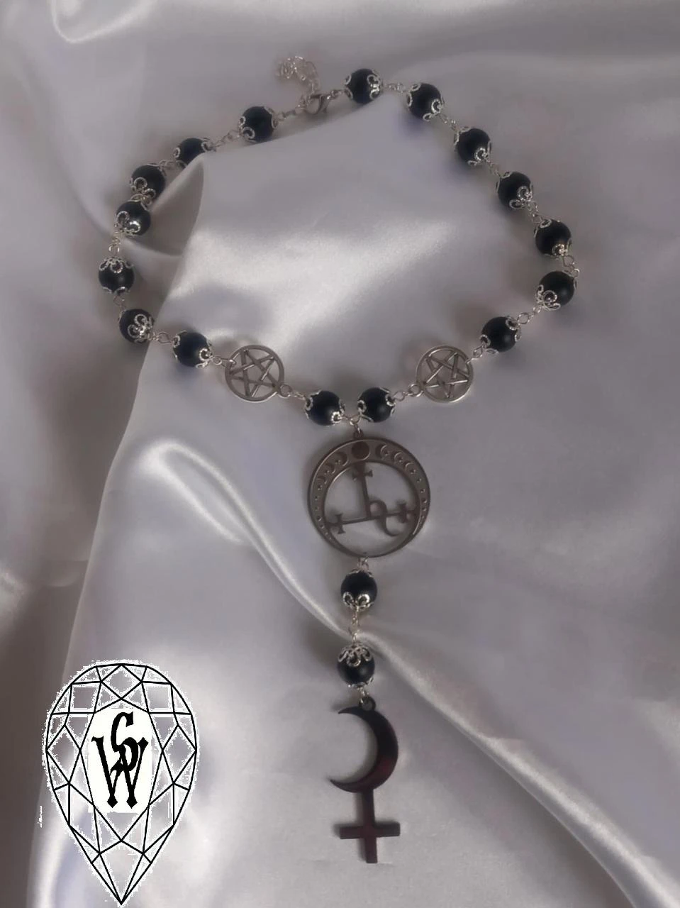 Collar con el sigilo de Lilith y media luna adornado con cuentas de ónix – photo 2